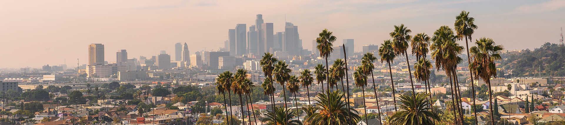 Los Angeles, Kalifornien: Sonnenuntergang über der Stadtlandschaft.