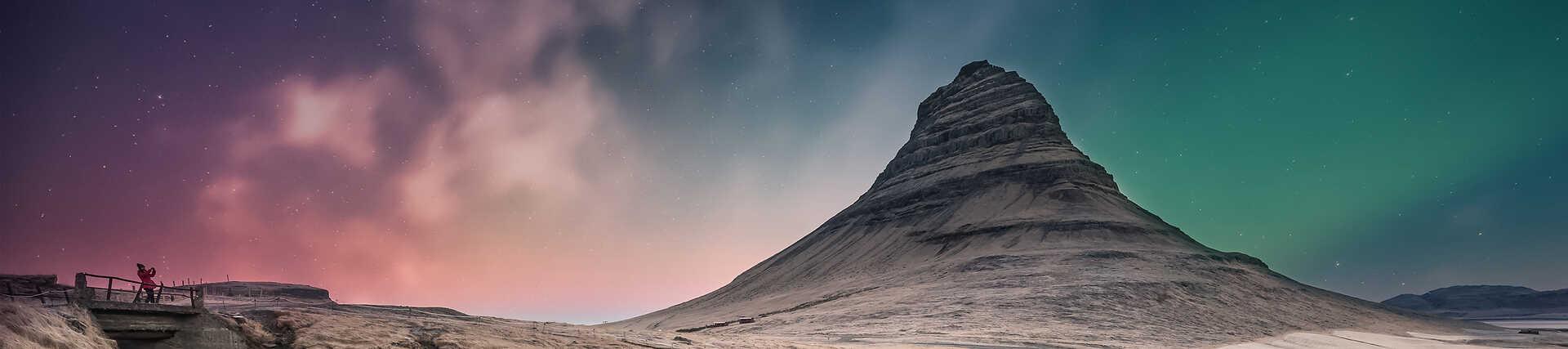 Spektakuläre Nordlichter über Island: Ein unvergessliches Naturschauspiel am Nachthimmel.