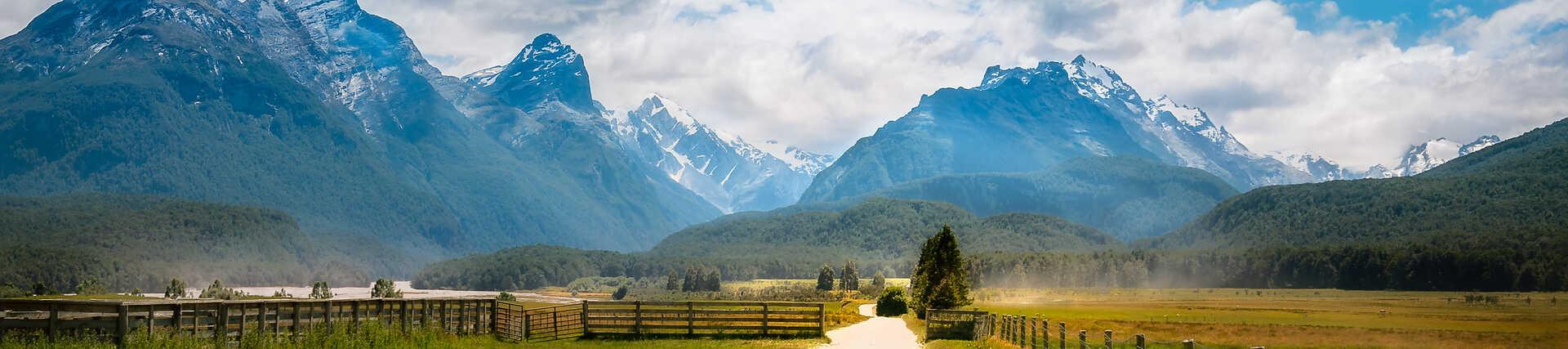 Glenorchy, Neuseeland: Malerische Landschaft mit Bergen und Wasser.