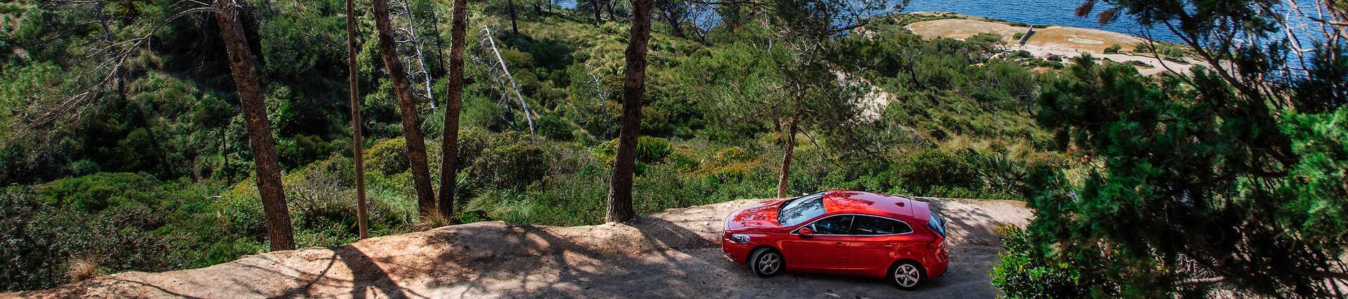 Ibiza Rundreise: Landschaftsbild mit Straßenansicht.
