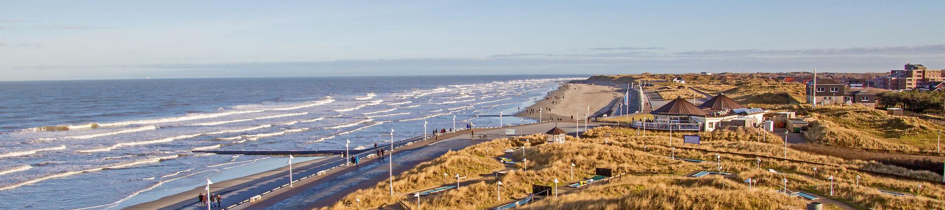 Nordseeinsel Norderney: Strand, Dünen und blaues Meer.