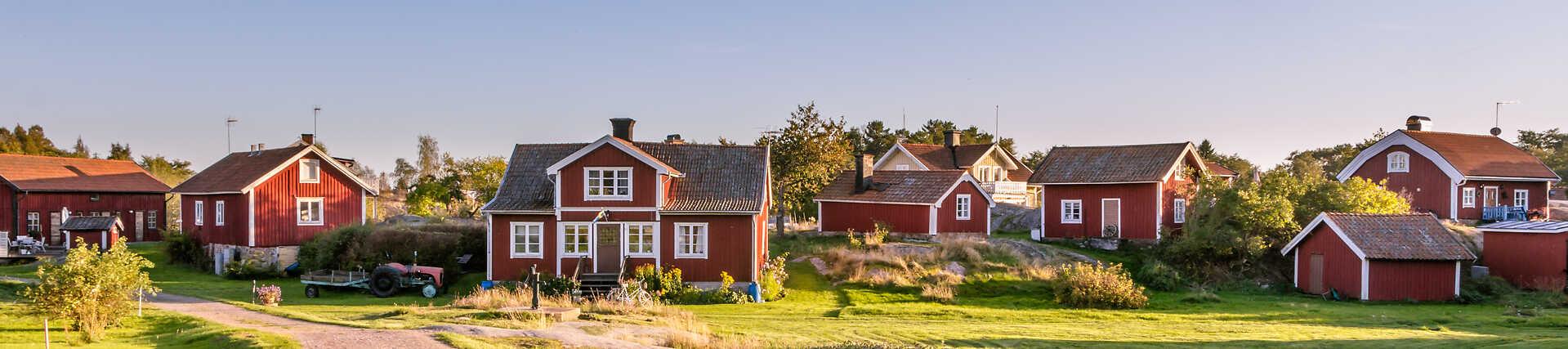 Harstena, Schweden: Malerische Landschaft, perfekt für Naturliebhaber und entspannte Ferien.