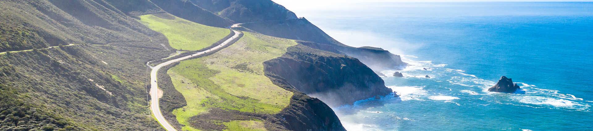 Panoramablick auf die Küstenlandschaft von Big Sur, Kalifornien.