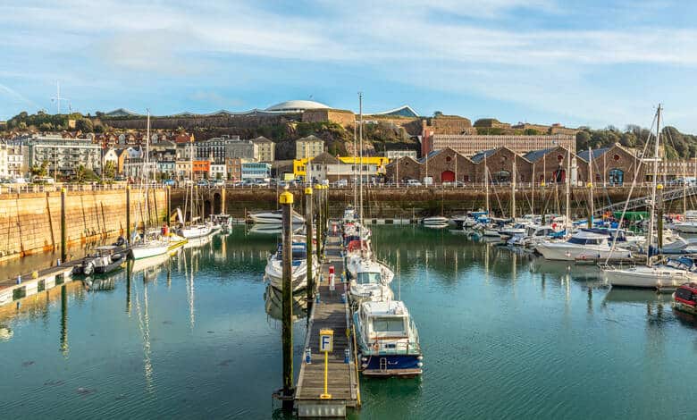 Boote am Yachthafen von Saint Helier auf den Jersey-Inseln