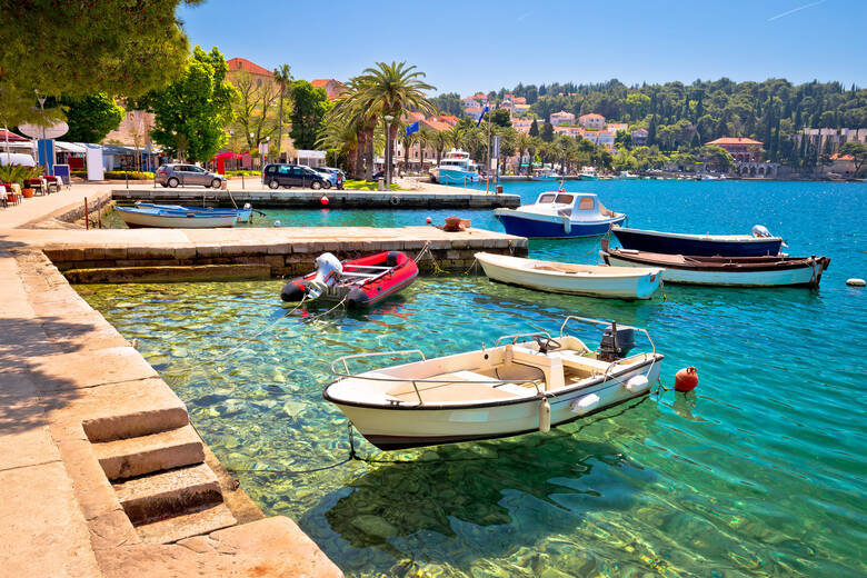 Boote im Hafen vom Urlaubsort Cavtat in Kroatien