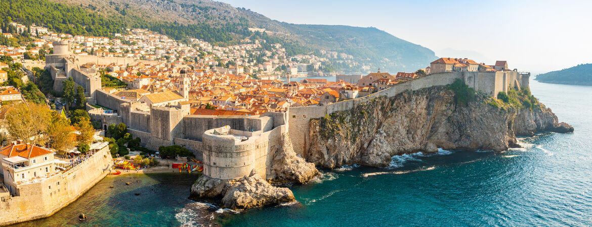 Blick auf Dubrovniks Stadtmauer
