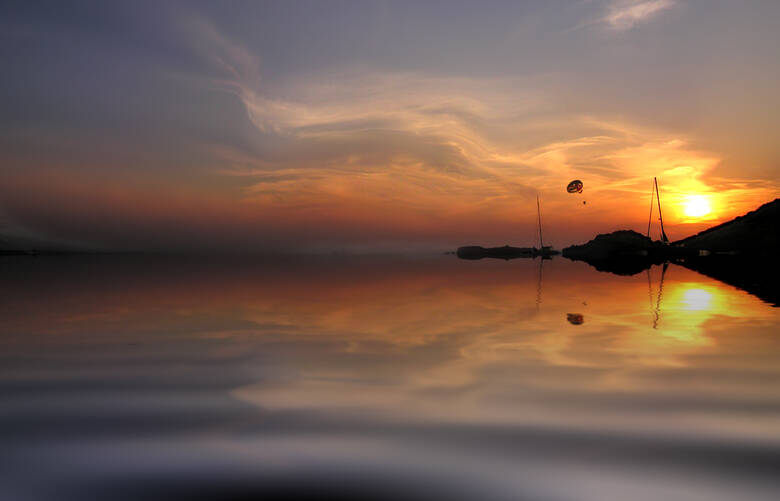 Paragliding im Sonnenuntergang auf Mallorca