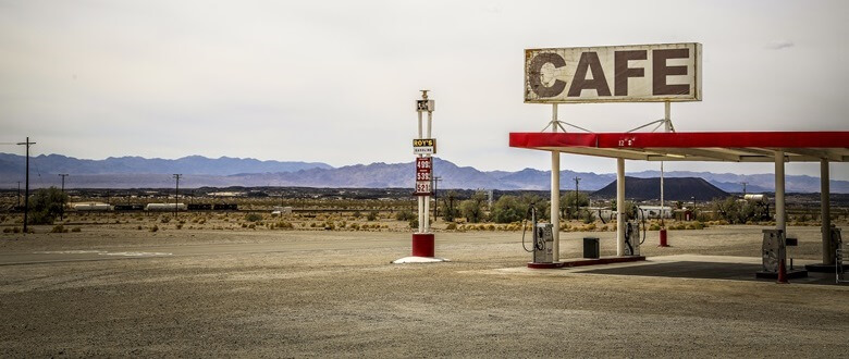 Retro-Tankstelle und Café an der Route 66 im Westen der USA