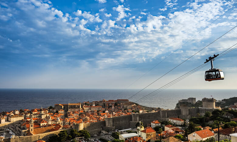 Seilbahn fährt auf den Hausberg von Dubrovnik