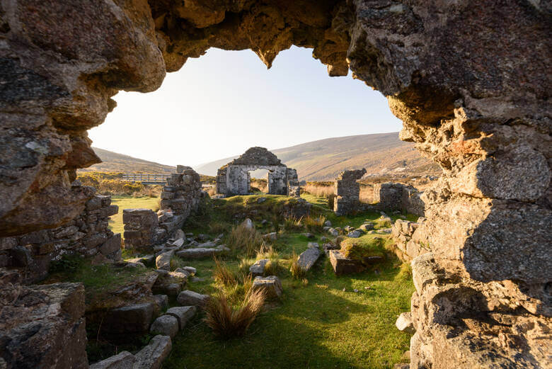 Ruinen eines alten Klosters im Wicklow Mountains National Park