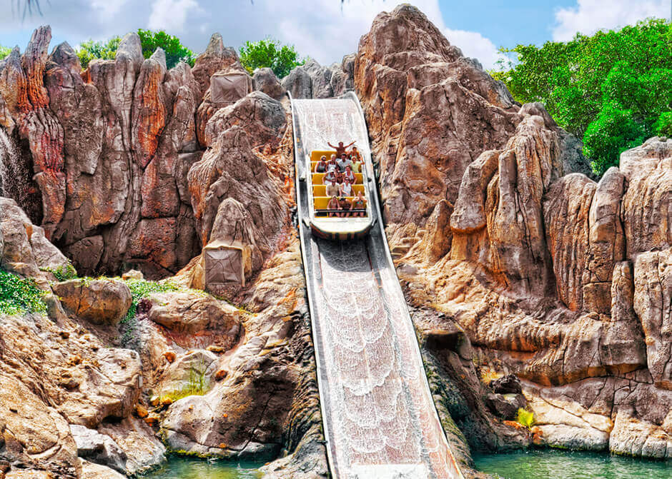 Wasserbahn in einem Freizeitpark in Spanien