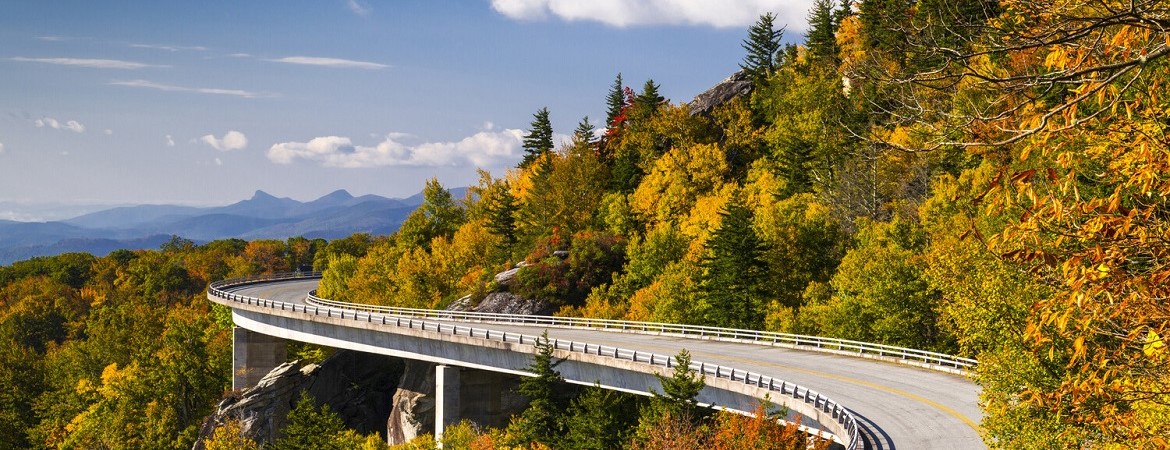 Der Blue Ridge Parkway in den USA im Herbst