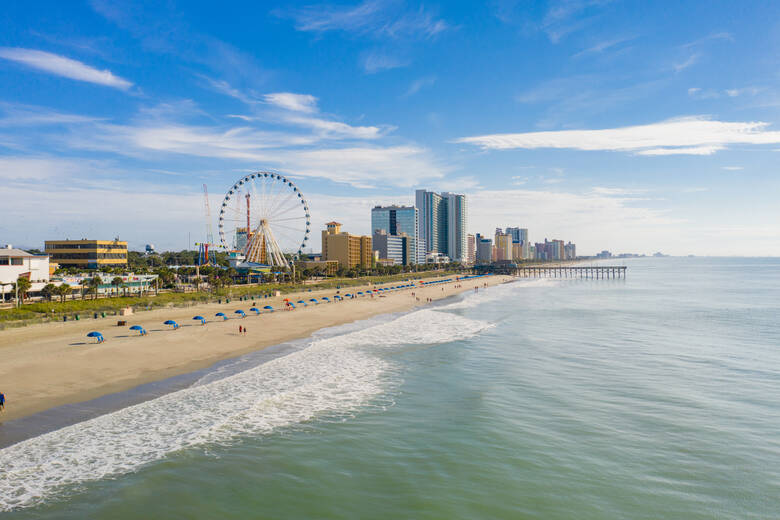 Riesenrad und Hochhäuser am Myrtle Beach in den USA