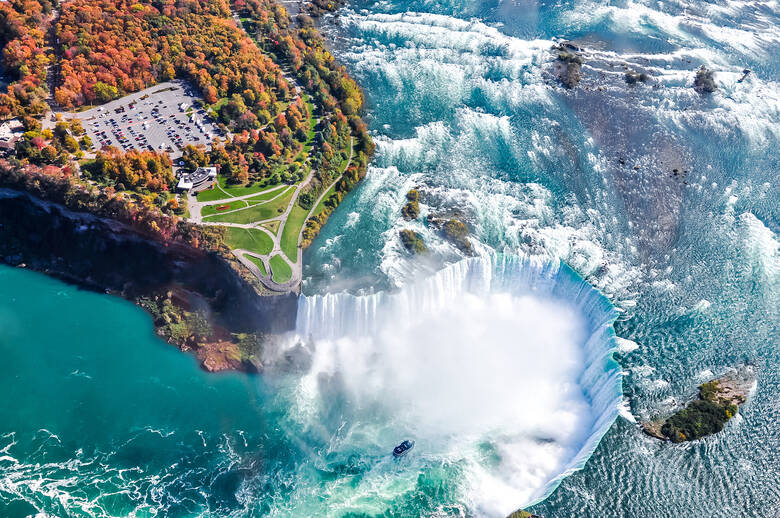 Blick auf die Niagarafälle von der kanadischen Seite aus