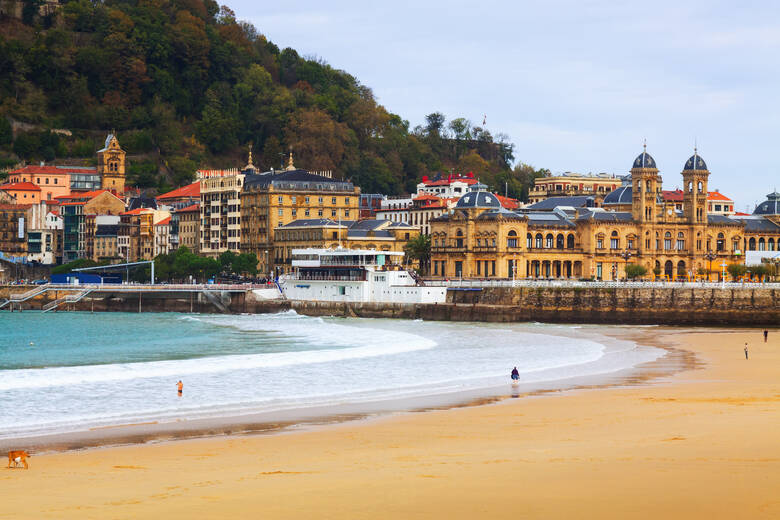 San Sebastiáns Strand an einem bevölkten Tag