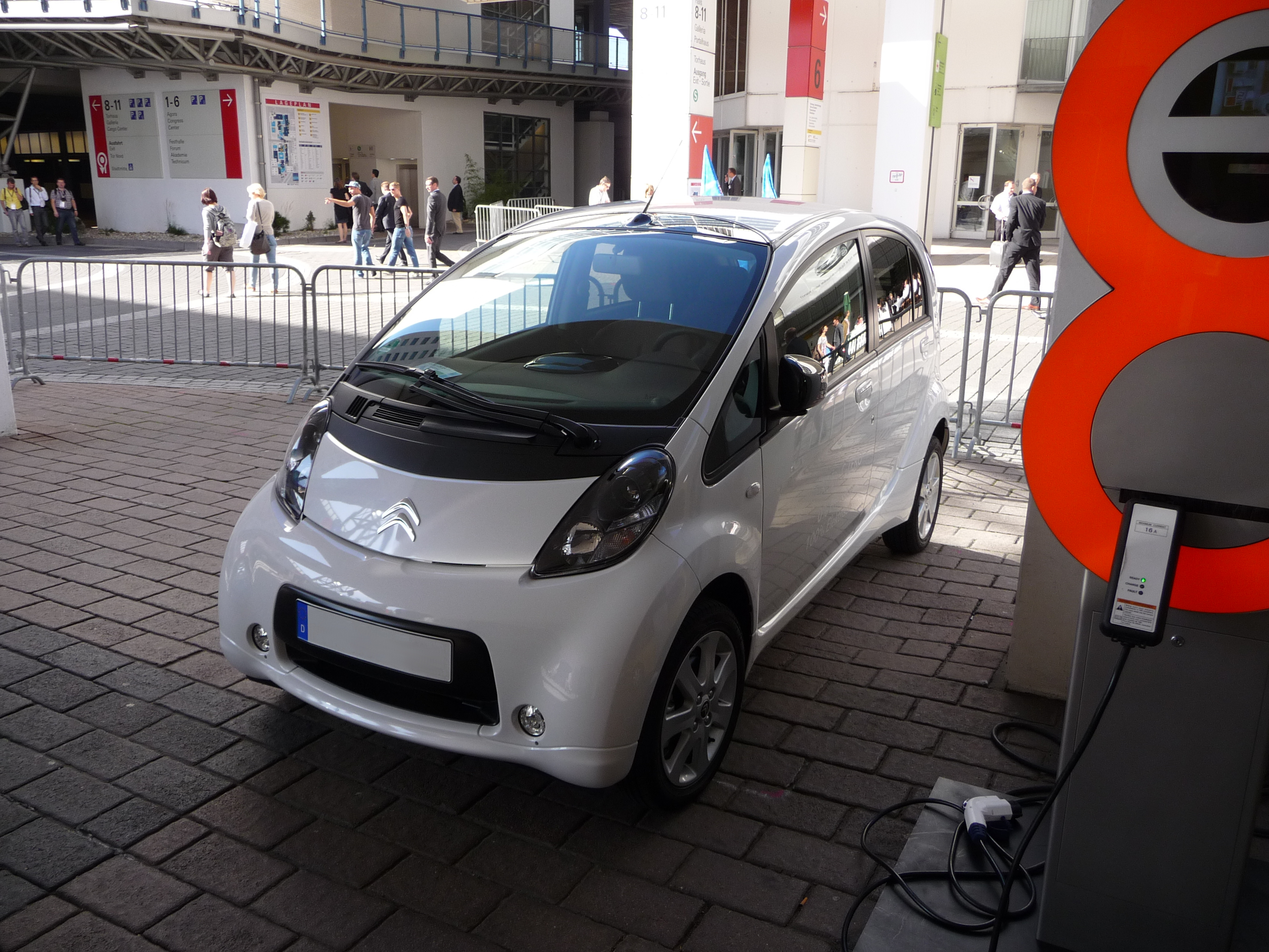 3 Elektro-Auto