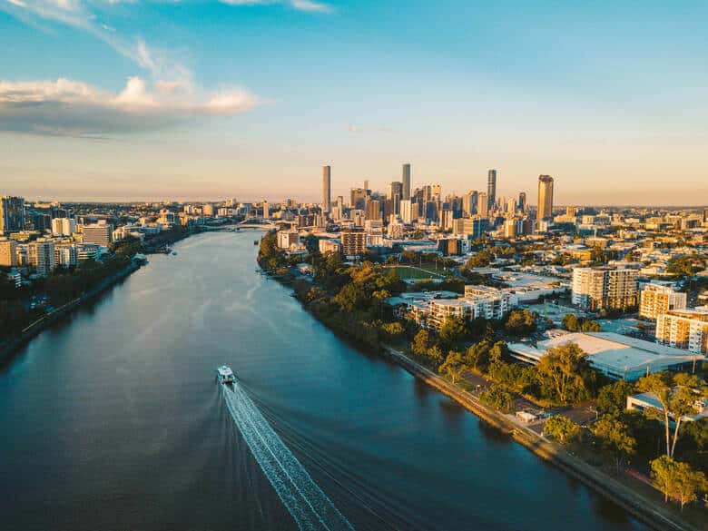 Die australische Stadt Brisbane in den Abendstunden