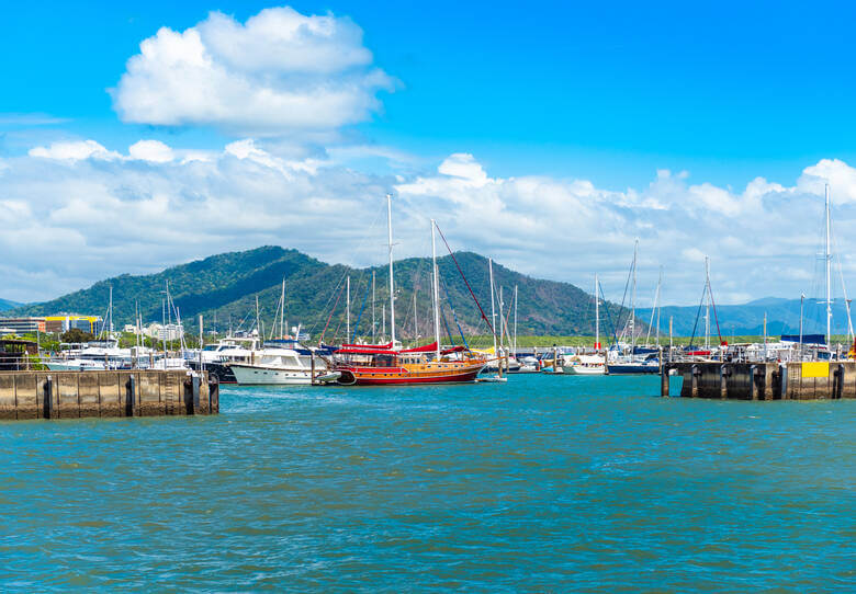 Boote am Hafen von Cairns