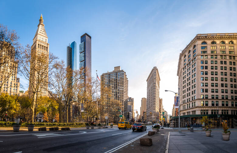 Hochhäuser und Straßenzug in Manhattan