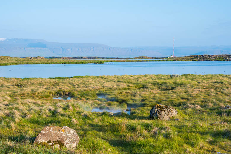 Wiesen und Seen in Reykhólar in Island 