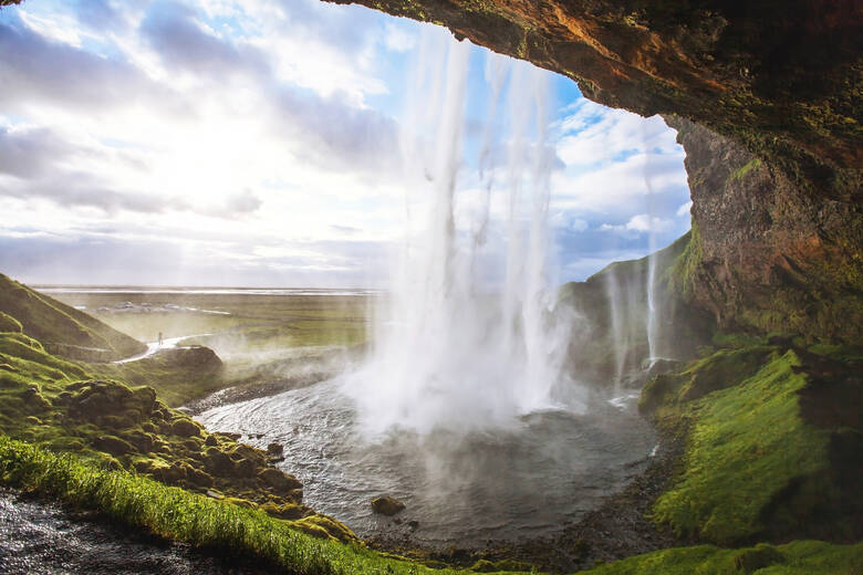 Der Wasserfall Seljalandsfoss in Island