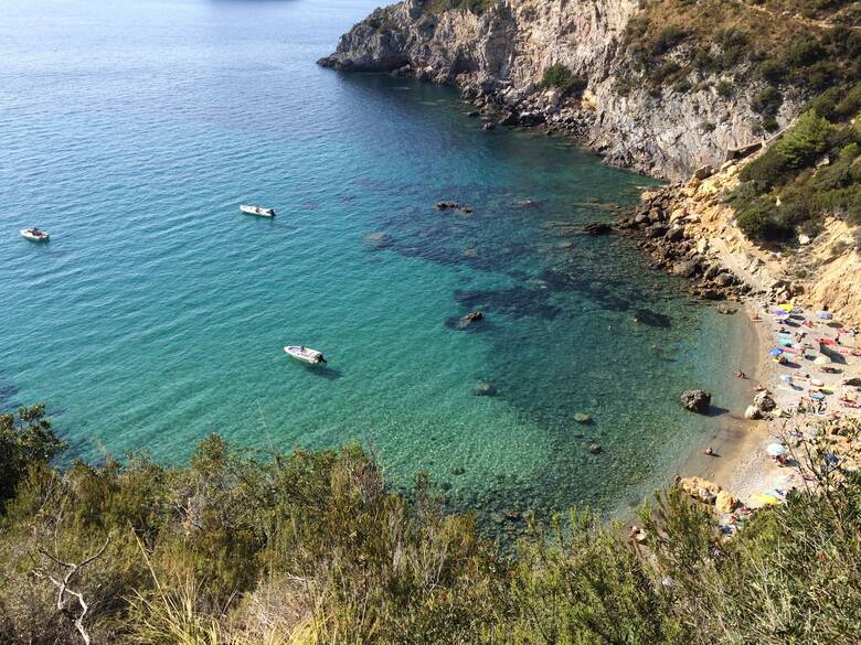 Die beschauliche Bucht Cala del Gesso in der Toskana 