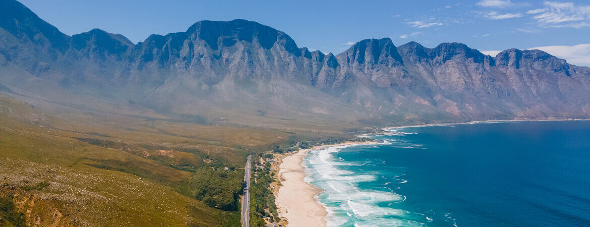 Blick auf den Kogelbay Beach am Western Cape in Südafrika