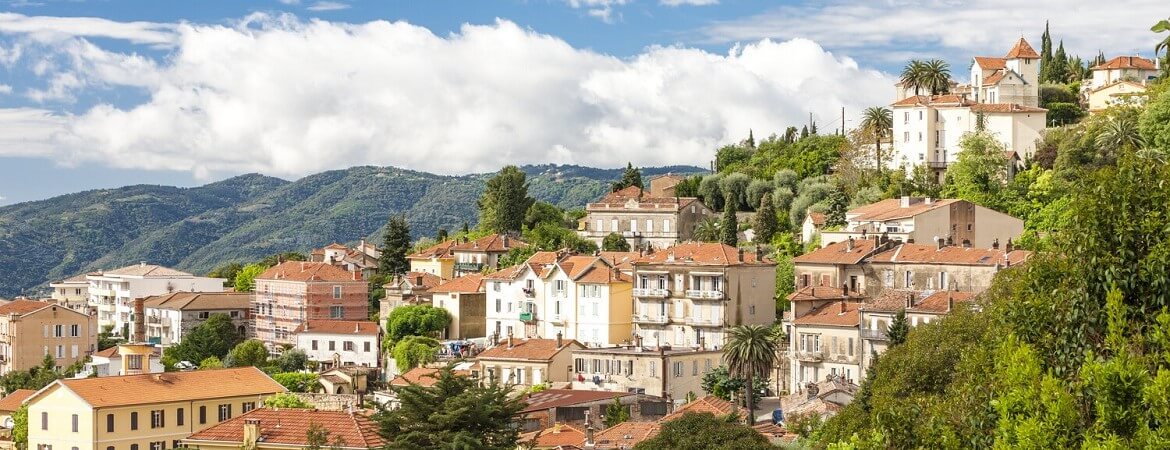 Die Bergstadt Grasse in der Provence