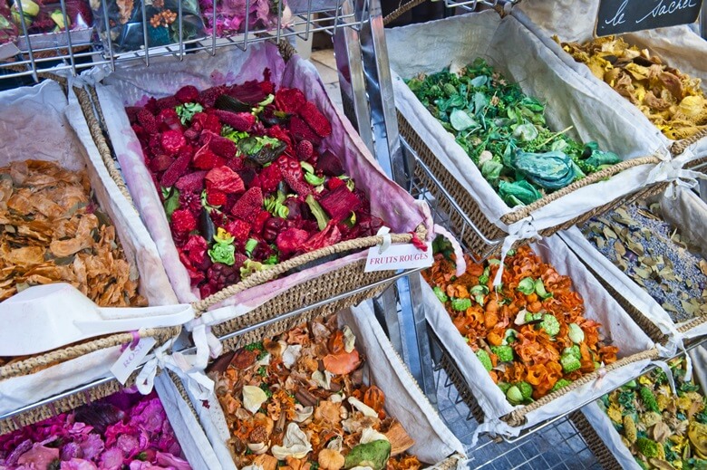 Marktstand mit Düften in dem französischen Ort Grasse