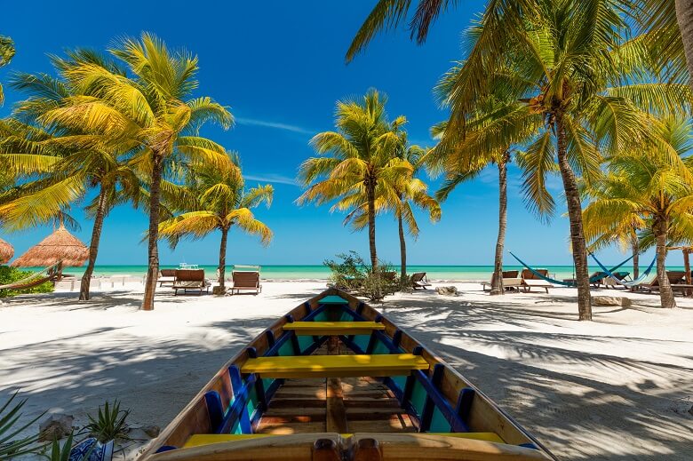 Der paradiesische Strand von Holbox in Mexico