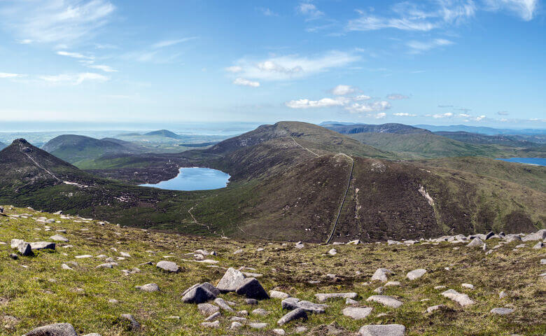 Blick über die Mourne Mountains in Nordirland 