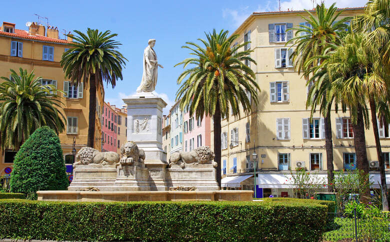Bonaparte-Statue in Ajaccio auf Korsika