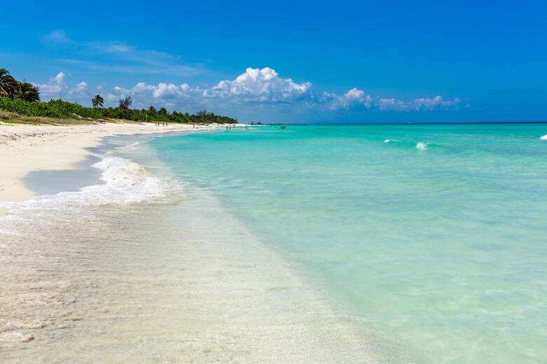 Karibikstrand Playa del Este mit Palmen auf Kuba