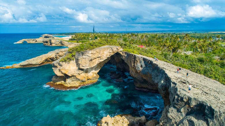 Rockformation am Meer in Puerto Rico