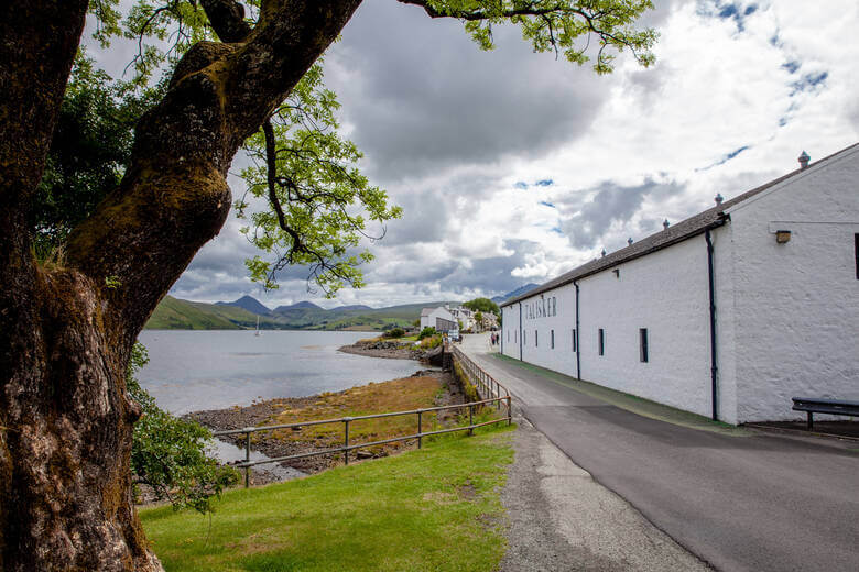 Die Talisker-Whisky-Destillerie in Schottland 