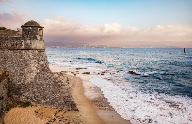 Fort in Ajaccio bei Sonnenuntergang