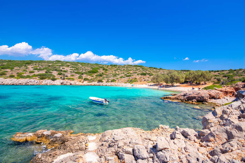 Boot vor dem Strand Agia Dimanis auf Chios