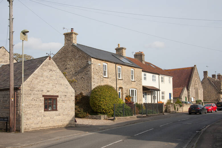 Häuser in einem typisch englischen Ort in den Cotswolds 