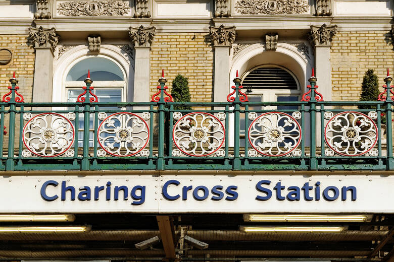 Die Charing Cross Station in London