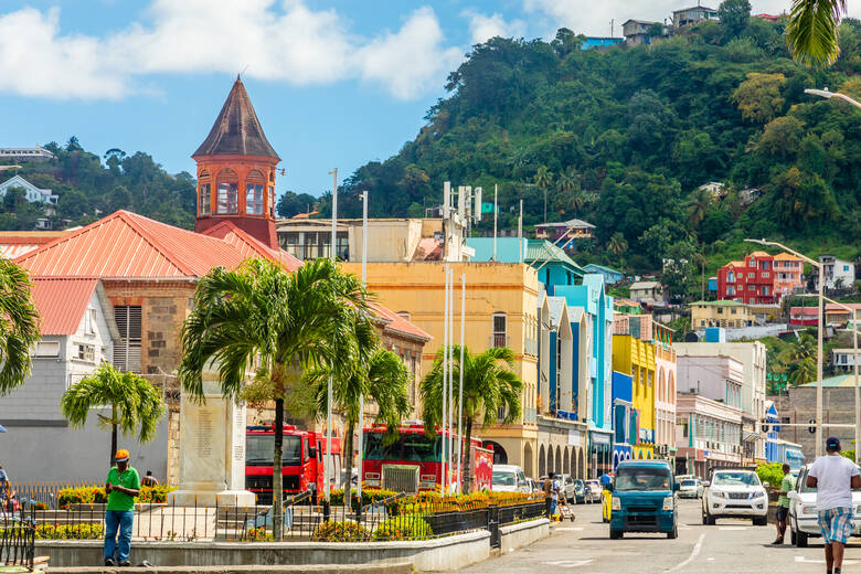 Bunte Häuser im Stadtzentrum von Kingstown in der Karibik
