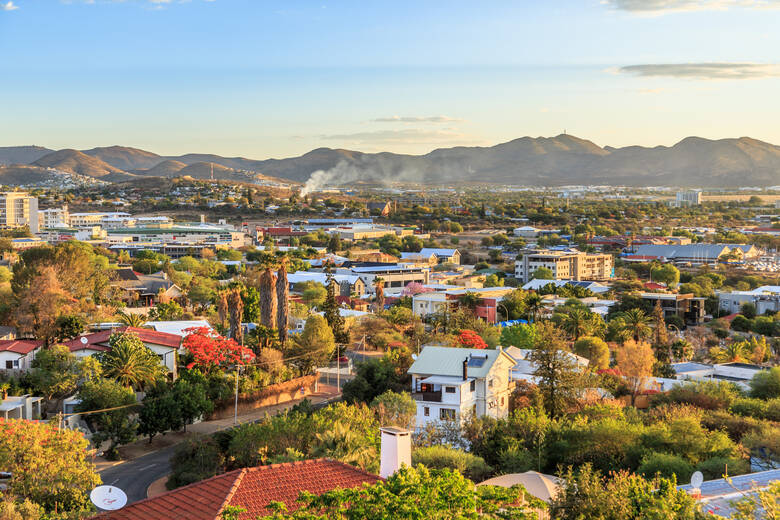 Blick auf Häuser in einem Viertel in Windhoek
