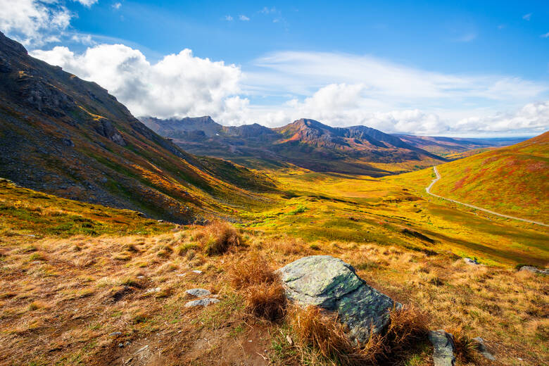 Blick vom Hatcher Pass scenic drive auf Berge in Alaska