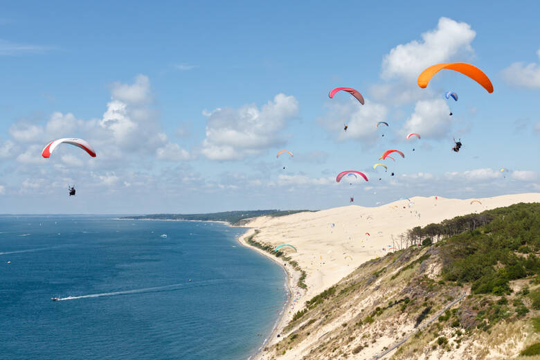 Paragliding an den Dünen von Pilat in Frankreich