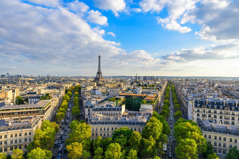 Blick über die Stadt Paris und den Eiffelturm