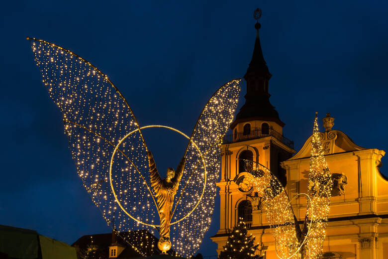 Beleuchteter Engel auf Weihnachtsmarkt in Ludwigsburg