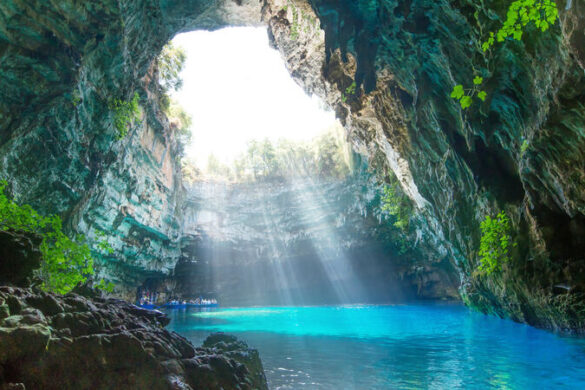 Perfektes Fotomotiv: die Melissani-Höhle in Griechenland