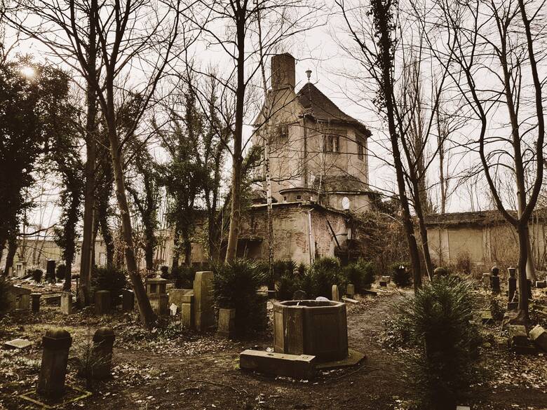Altes verlassenes Krematiorium in Dessau