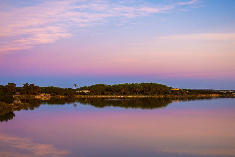 Sonnenuntergang über der größten Salinenlagune Formenteras