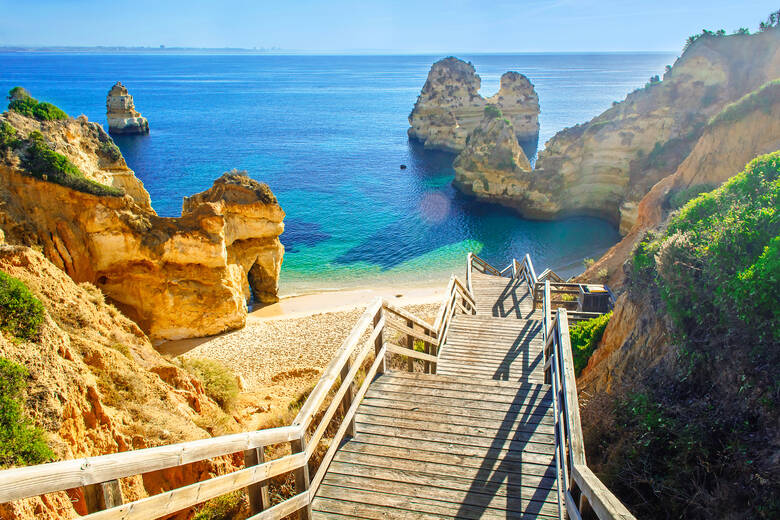 Holzbrücke bei Praia do Camil