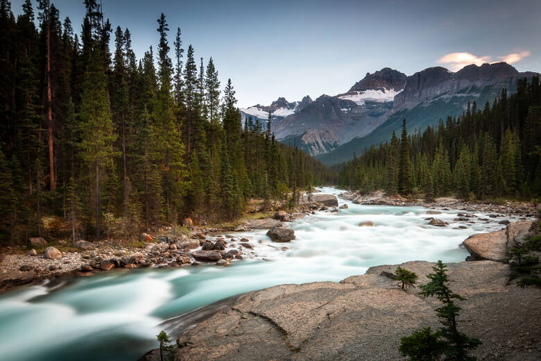 Wilder Fluß in den Rocky Mountains in Kanada